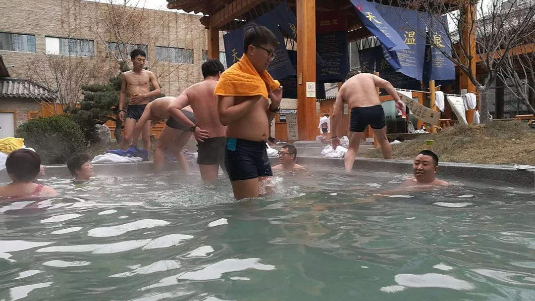 金旗舰 | 海鲜+温泉双倍满足，这个年会有点嗨！